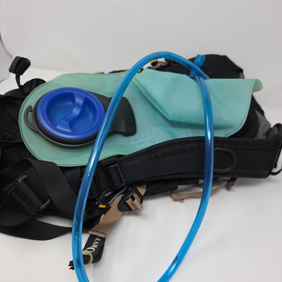 CamelBak H.A.W.G. Hydration Daypack w/ Bladder Gray/Black Waist & Chest Straps - Picture 5 of 6